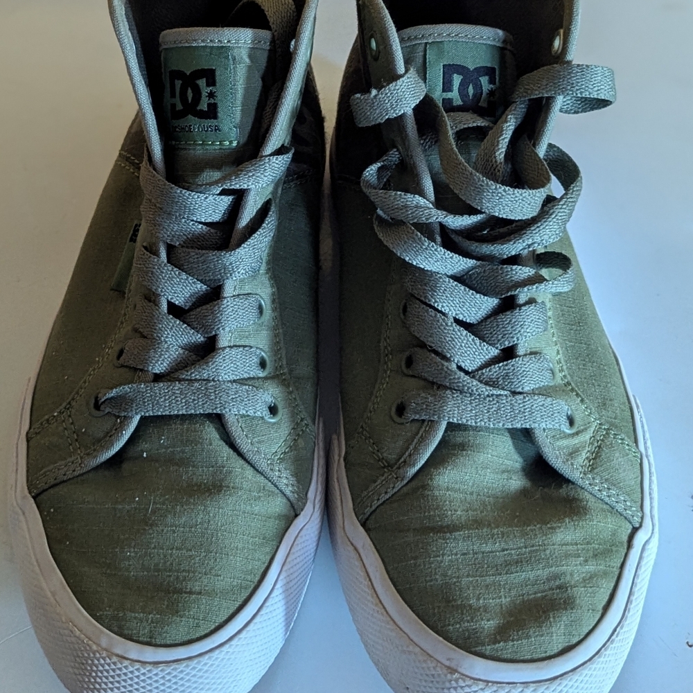 DC High-Top Sneakers in Olive Green /Camo Size Men's 7.5